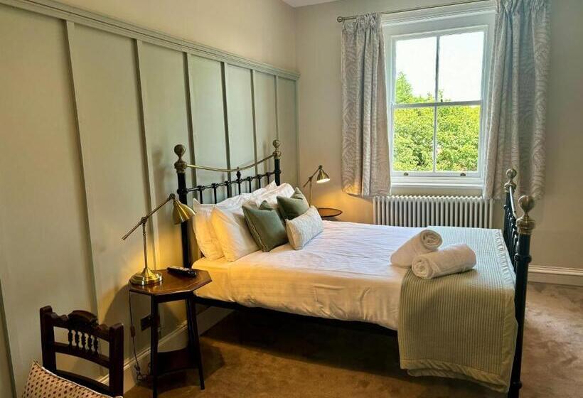 Номер Стандарт, Tern Hill Hall