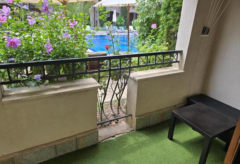 شقة غرفة واحدة مطلة على حمام السباحة, Cascadas Family Resort