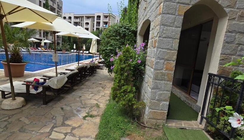 شقة غرفة واحدة مطلة على حمام السباحة, Cascadas Family Resort