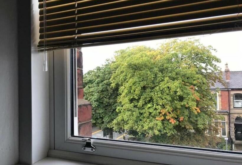 اتاق لوکس, Fulwood Guest House