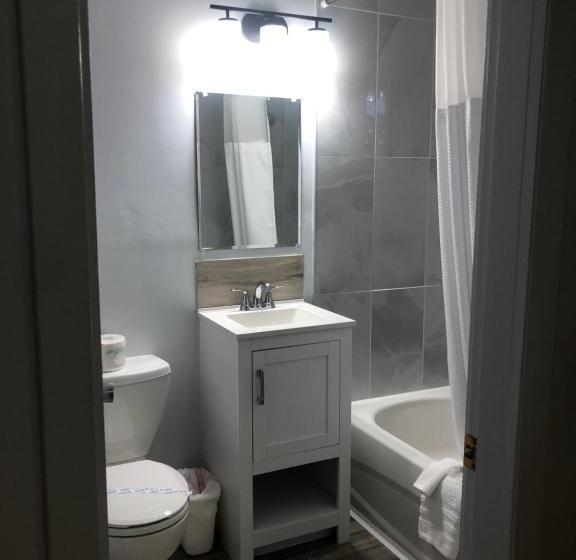 家庭间, Bavarian Orchard Motel
