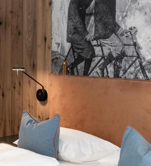 Deluxe Room, Linder Cycling
