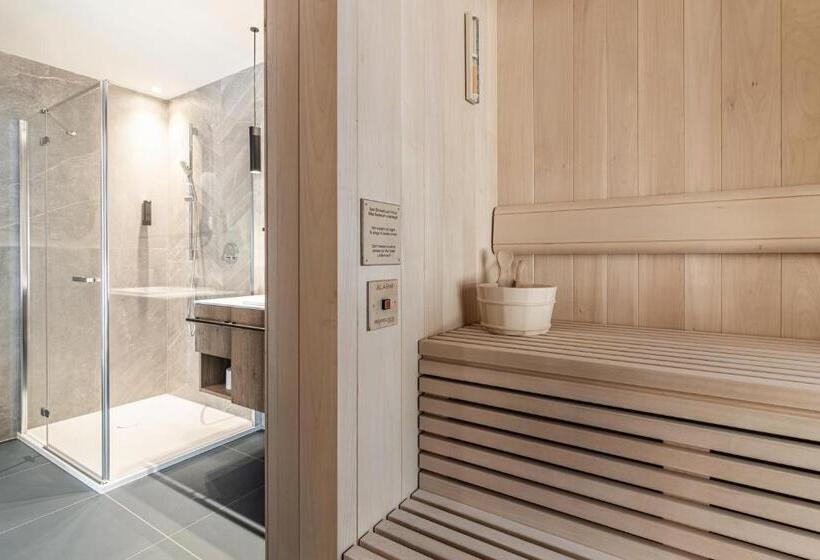 Deluxe Room, Linder Cycling