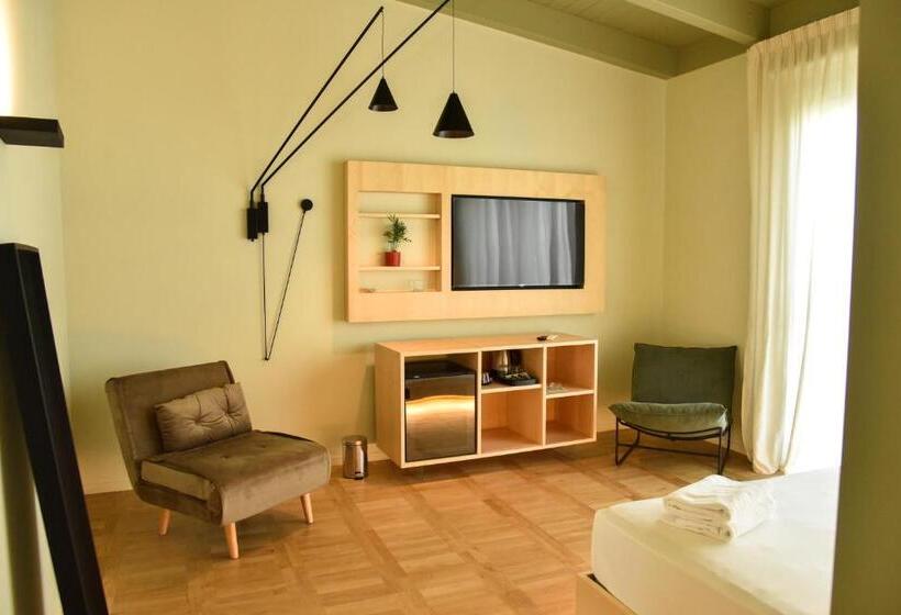 سوییت جونیور با چشم‌انداز دریا, Uefio   Luxury Suites