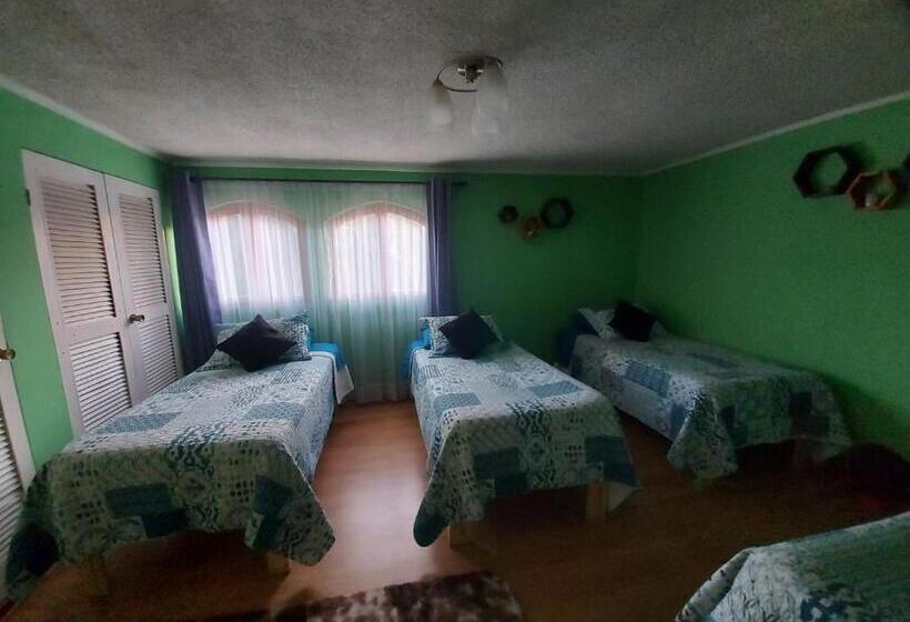 Четырехместный номер эконом класса с общей ванной комнатой, Hostal Salt And Pepper