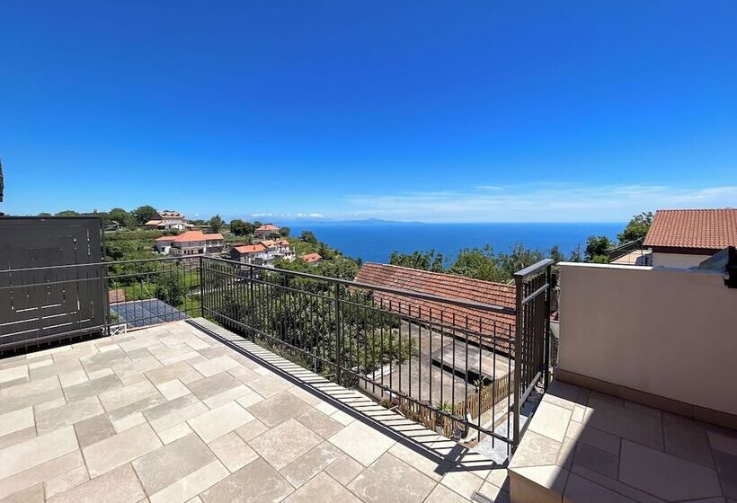 اتاق لوکس با چشم‌انداز دریا, Casa Milly