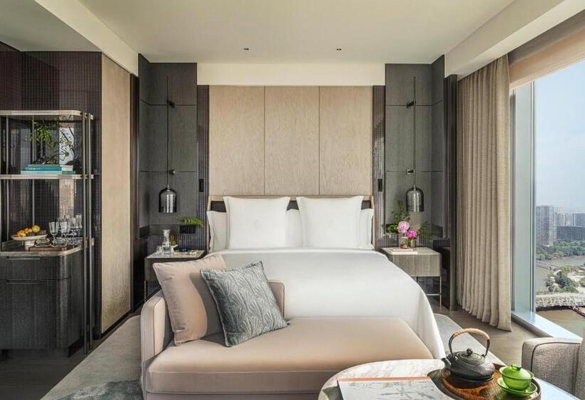 Номер Executive, Four Seasons Hotel Hangzhou At Hangzhou Centre