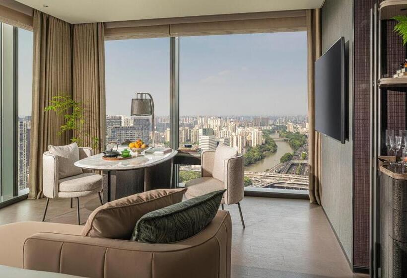 Номер Executive, Four Seasons Hotel Hangzhou At Hangzhou Centre