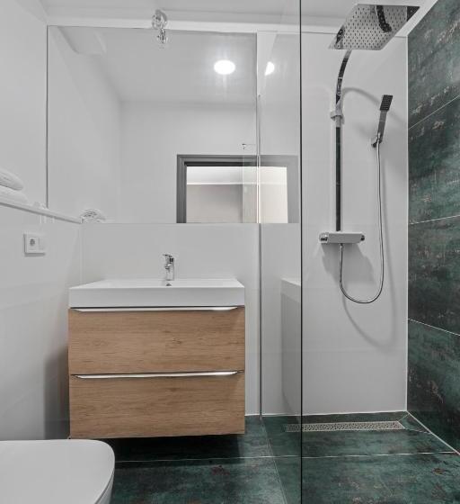 اتاق استاندارد با چشم‌انداز دریاچه, Modern Cosy House By Lake View Colibita Resort   Vila C2
