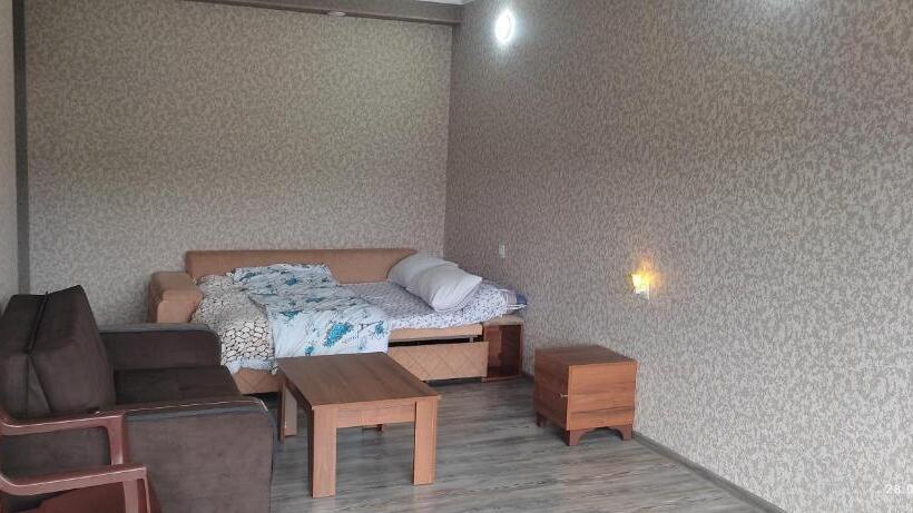 استودیو استاندارد با چشم‌انداز, Motel