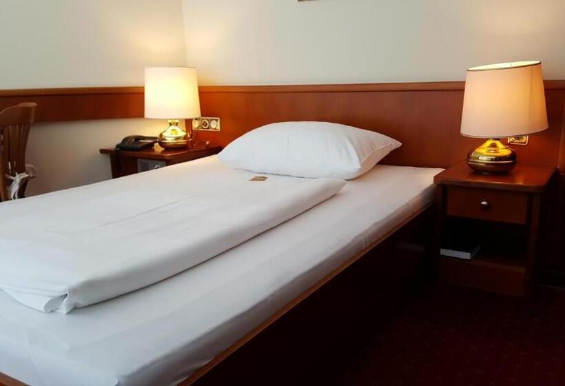 חדר סטנדרט יחיד, Paul S