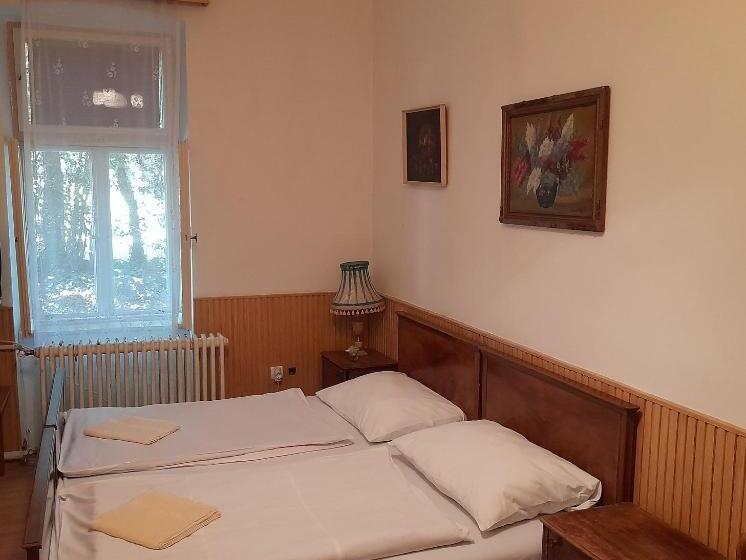 Номер Стандарт, Bendegúz Villa