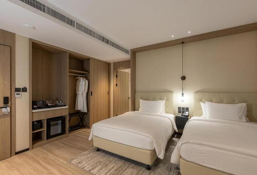Полулюкс Повышенной Комфортности, Laya Resort Phuket Island