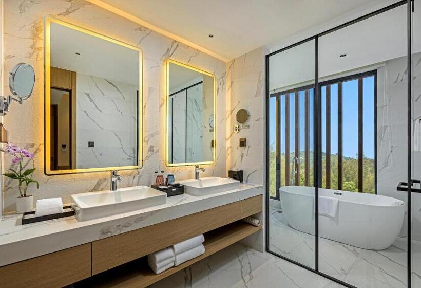 Люкс, Laya Resort Phuket Island