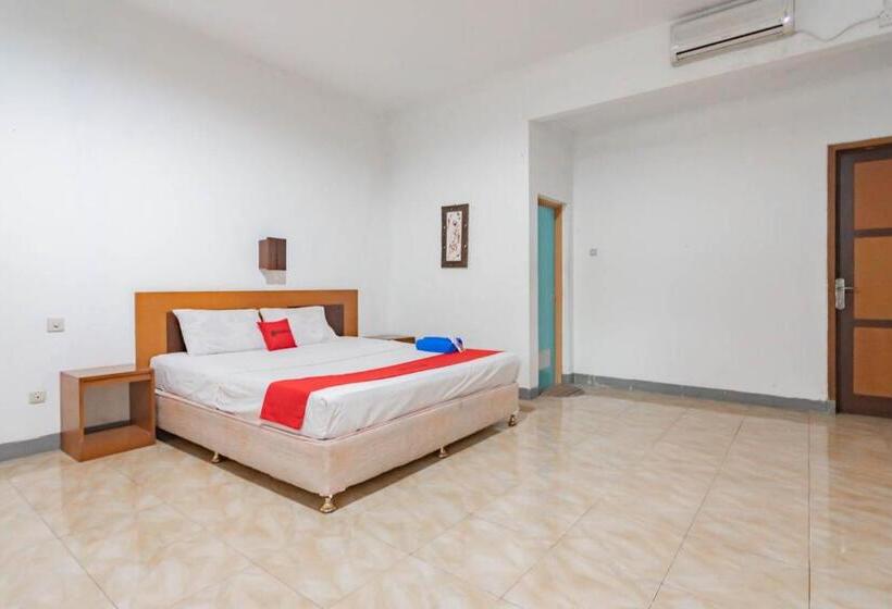 Номер Deluxe, Reddoorz Plus At Hotel Sofia Pangandaran