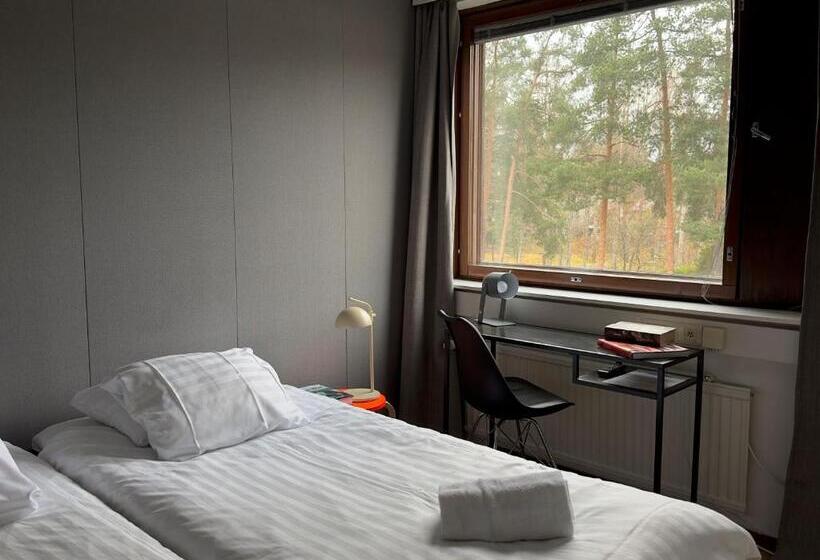 Quarto Standard Casa de Banho Partilhada, The Rooms Airport   20rooms