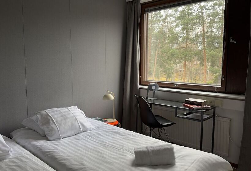 Quarto Standard Casa de Banho Partilhada, The Rooms Airport   20rooms