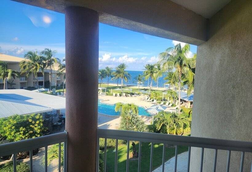 سوئیت با تخت بزرگ, The Grand Caymanian Resort