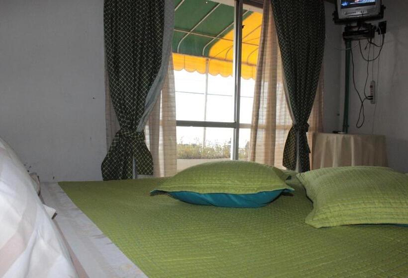 Triple Room Sea View, Hosteria Iloca