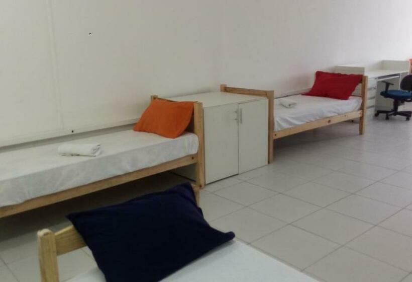 سرير فى غرفة مشتركه, Mangue Oranje Hostel