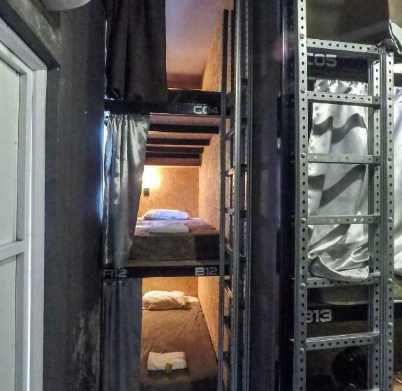 חדר סופריור יחיד, Eco Box Hostel