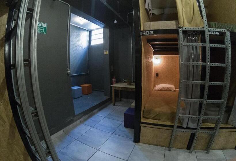 חדר סופריור יחיד, Eco Box Hostel