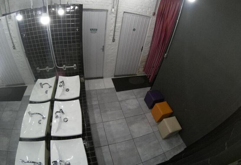 Стандартный Номер Нижний Этаж, Eco Box Hostel