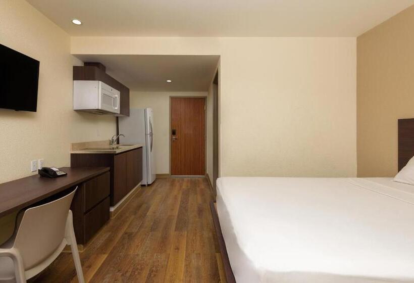 スイート, Extended Suites Tijuana Macroplaza