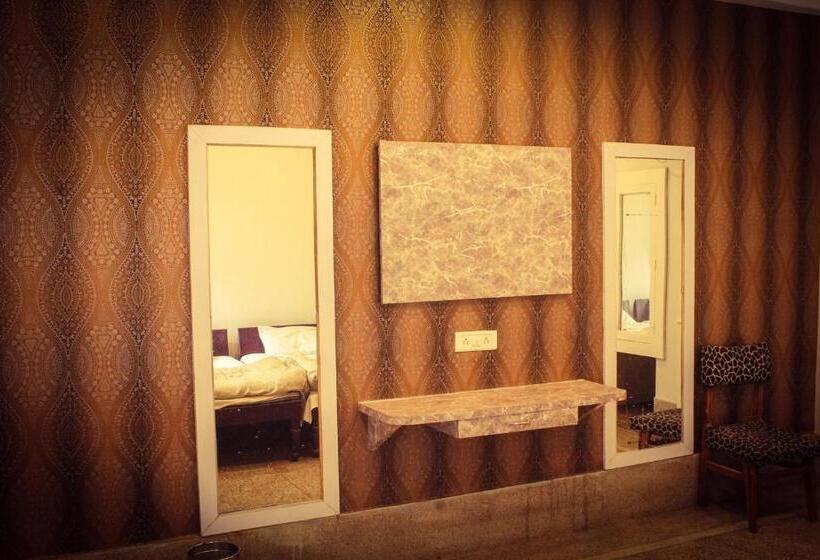 اتاق استاندارد چهار تخته, Anand Palace