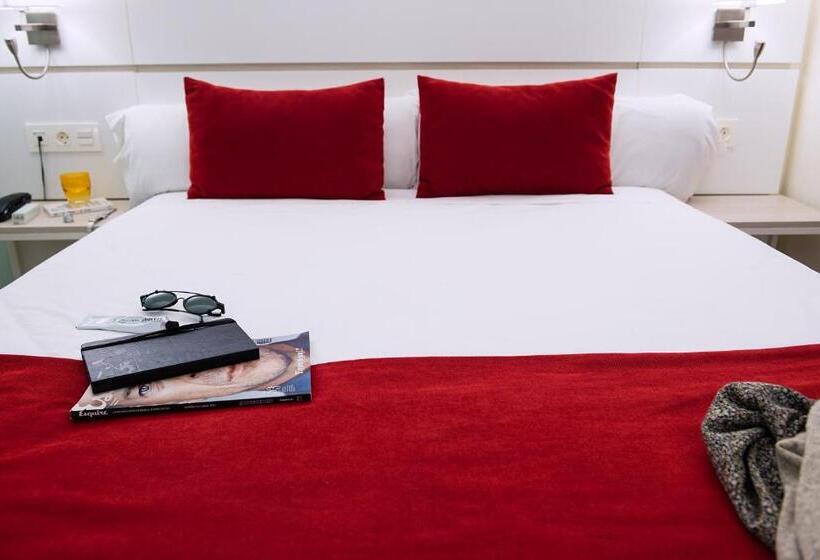 Номер Deluxe с Балконом, Pompaelo Plaza Del Ayuntamiento & Spa