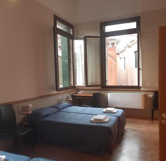 اتاق استاندارد چهار تخته, Foresteria Valdese Venezia
