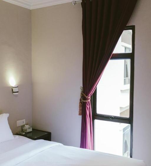اتاق سوپریور با تخت بزرگ, Barelang Hotel Nagoya Batam