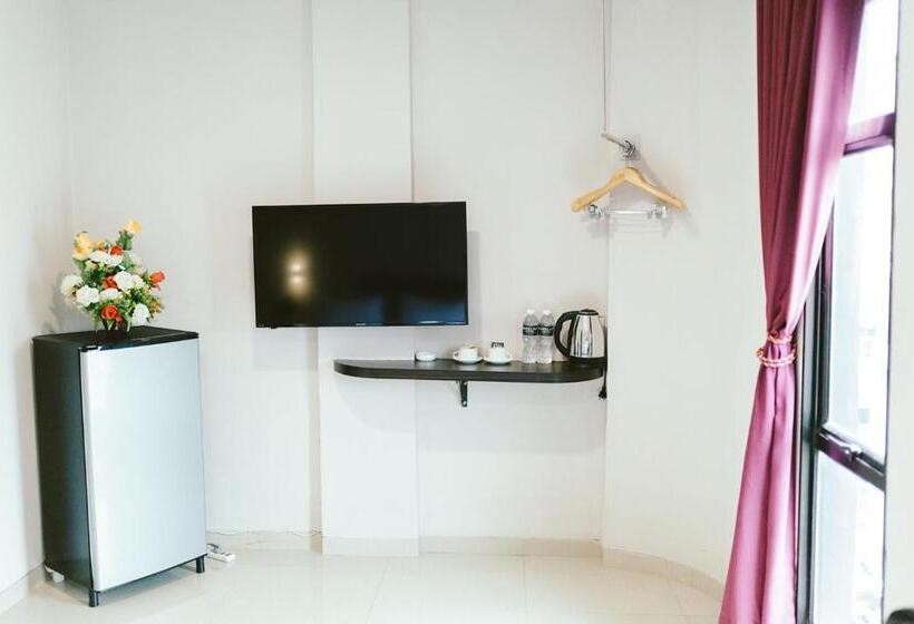 اتاق لوکس با تخت بزرگ, Barelang Hotel Nagoya Batam