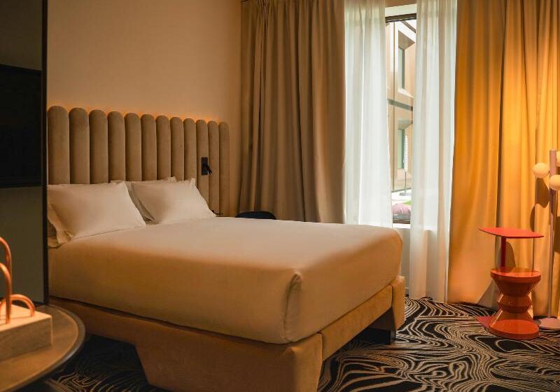 اتاق لوکس با تخت بزرگ, Barelang Hotel Nagoya Batam