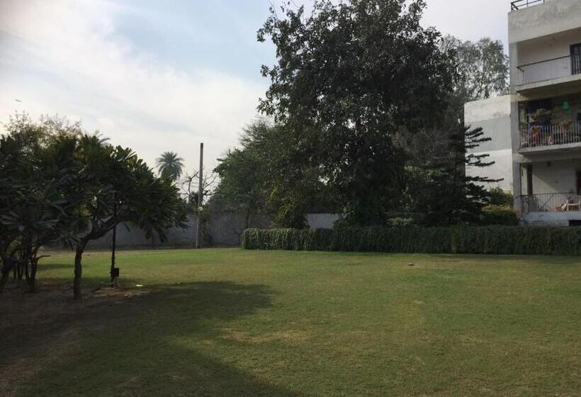 اتاق لوکس با چشم‌انداز باغ, Homestay Chateau 39
