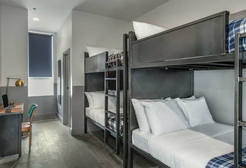 Quarto Quádruplo Standard, The Chicago Hotel Collection River North