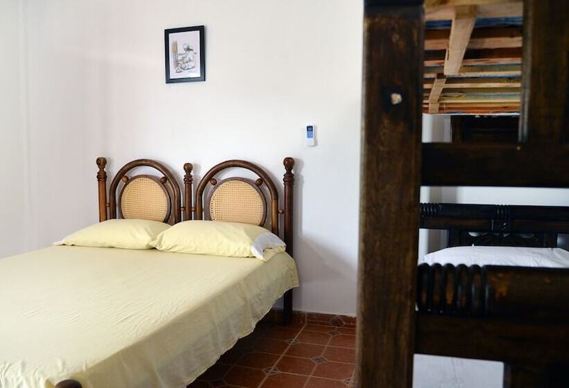 4인용 스탠다드 룸, Hostal Dumbira