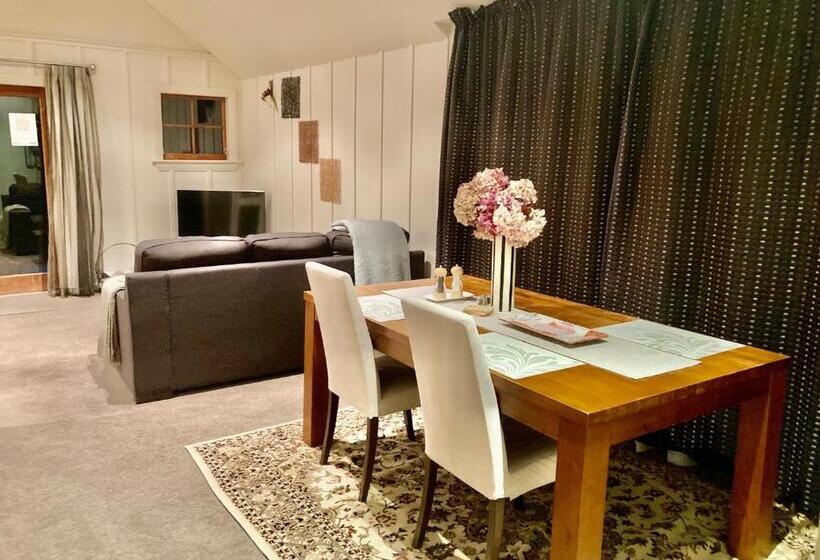 Апартаменты 1 Спальня, Three Thirty B & B