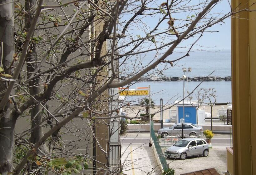 اتاق استاندارد سه نفره, La Vela
