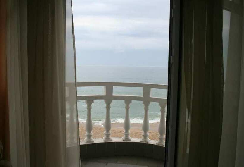 带海景的复工套房, Noy