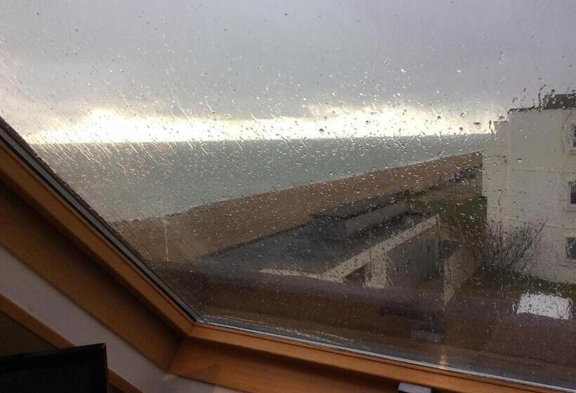 سوئیت با چشم‌انداز, The Ship Inn   Sandgate