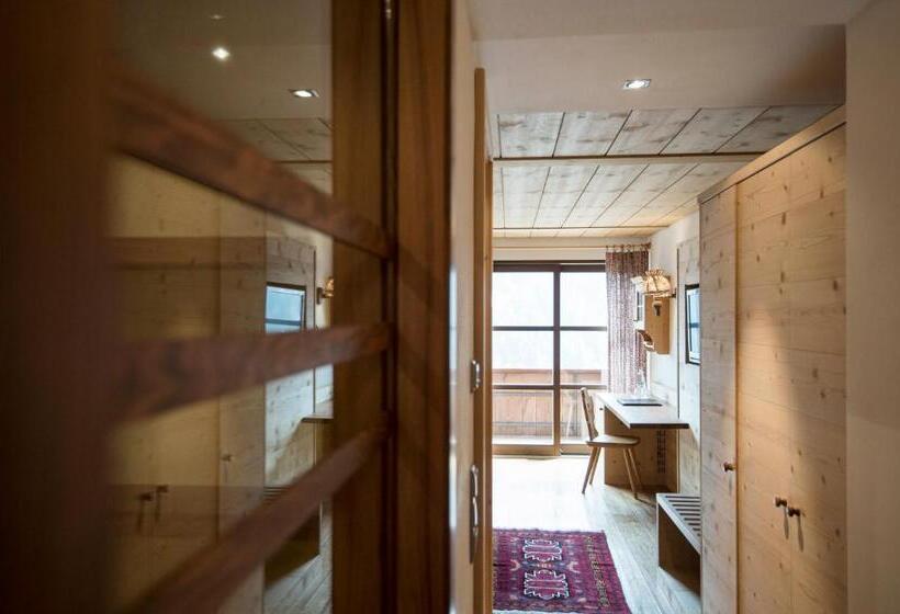 Номер Superior с Балконом, Charmehotel Uhrerhof   Deur