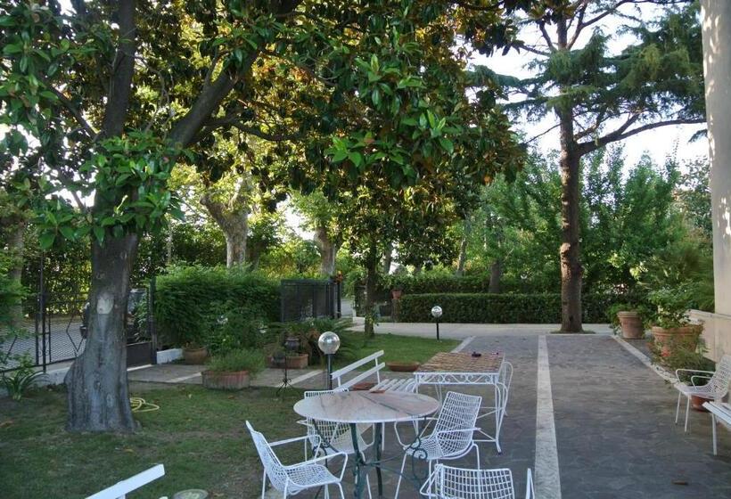 Номер Стандарт Вид на Сад, Villa Nicodemo