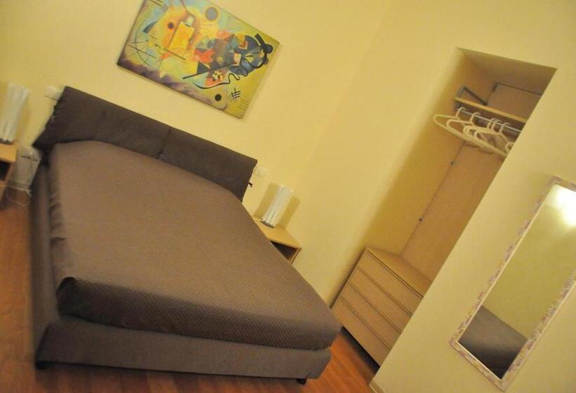 اتاق استاندارد, B&b Al Canto Del Cavour