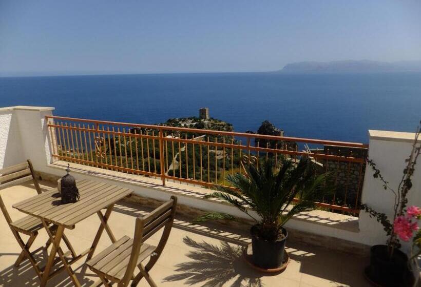 اتاق خانوادگی با چشم‌انداز دریا, B&b Talìa