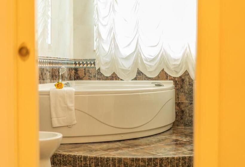 اتاق استاندارد سه نفره, Villa Caramia