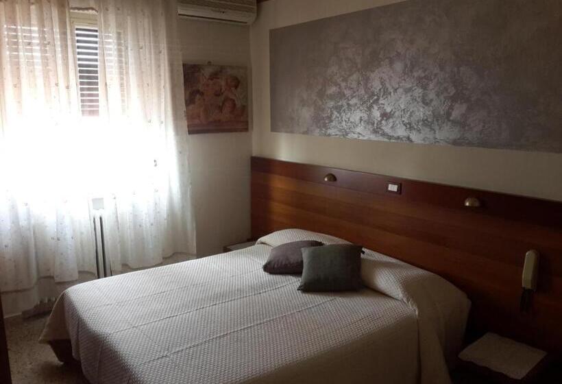 Номер Стандарт Вид на Озеро, Albergo Trattoria Fioravante