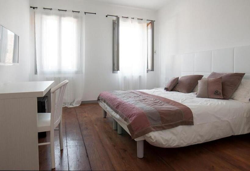 اتاق استاندارد, Scrovegni Room & Breakfast