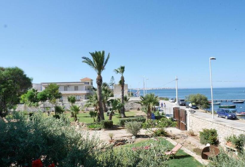 اتاق استاندارد با بالکن و چشم‌انداز دریا, Al Vecchio Pontile Bed And Breakfast