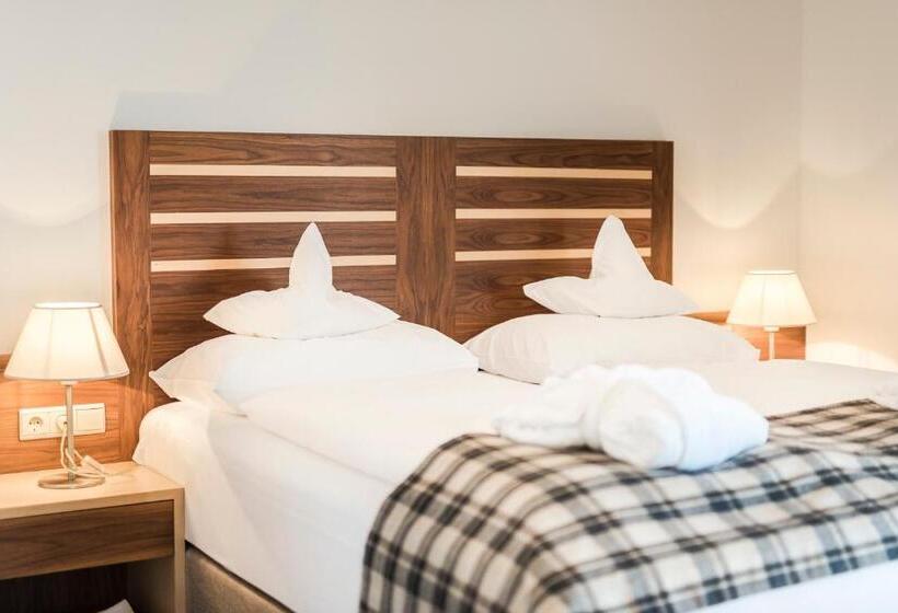 Номер Стандарт с Балконом, Boutique Hotel Eschenlohe